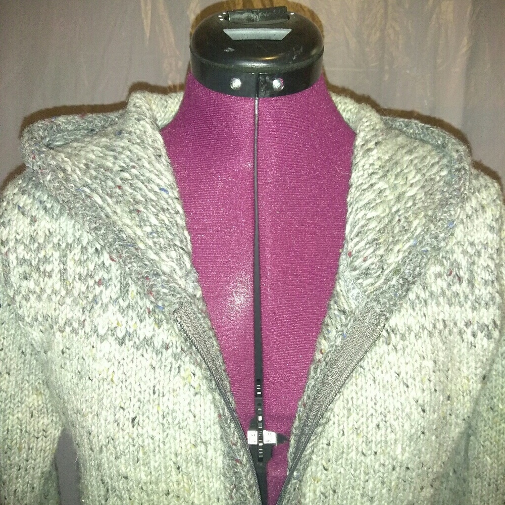 Inis Crafts Sweater - Picture 2 of 4